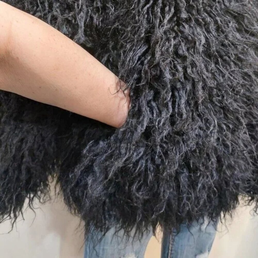 πUBER GORGE!πVTG 70s Vibe Boho Chic Black Faux Mongolian Lamb Fur Jacket - Picture 15 of 16